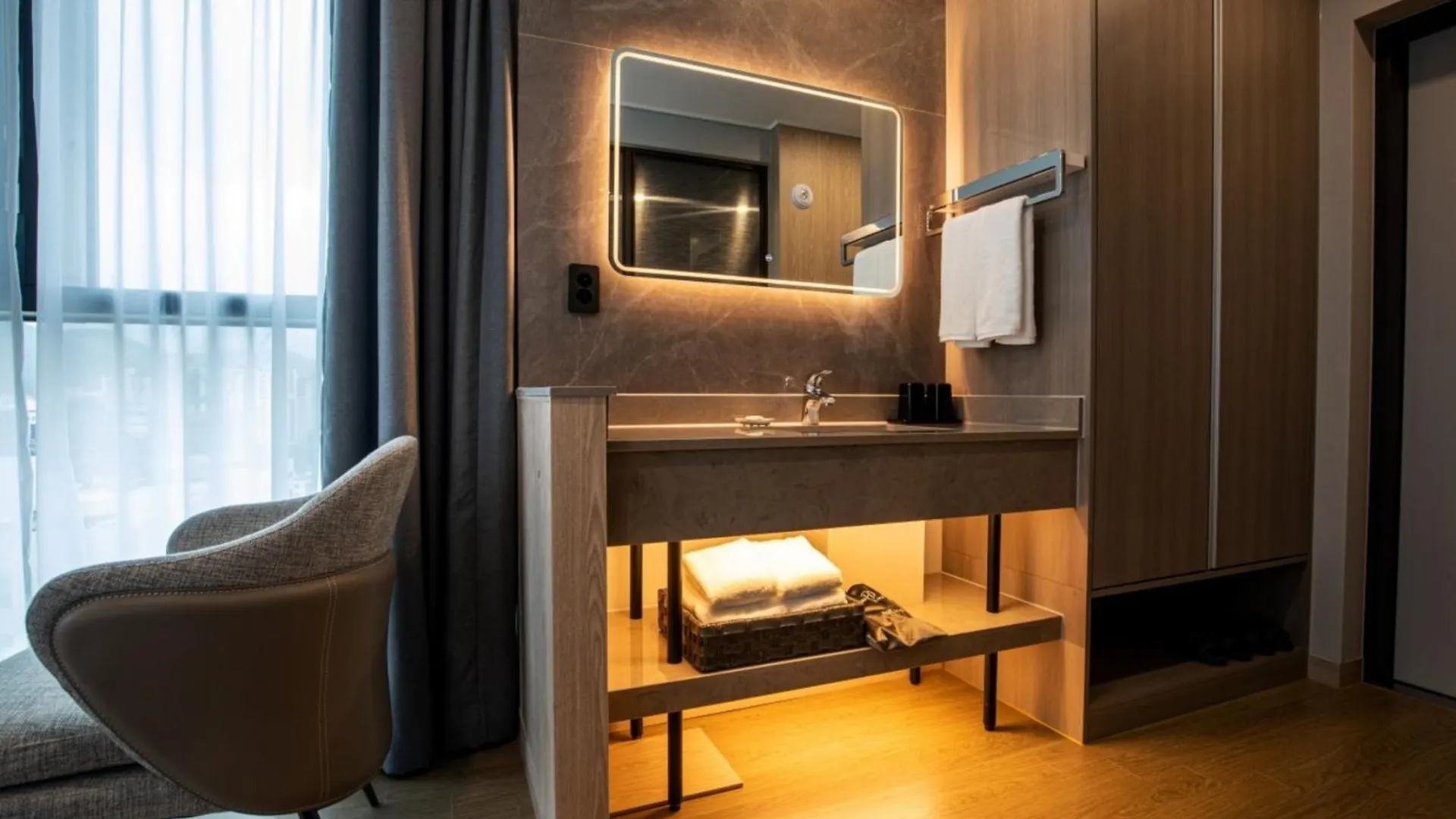 Jeju Bolton Hotel 4*,  South Korea