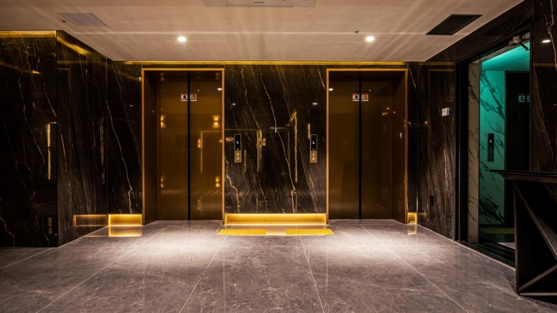 Jeju Bolton Hotel 4*,  South Korea